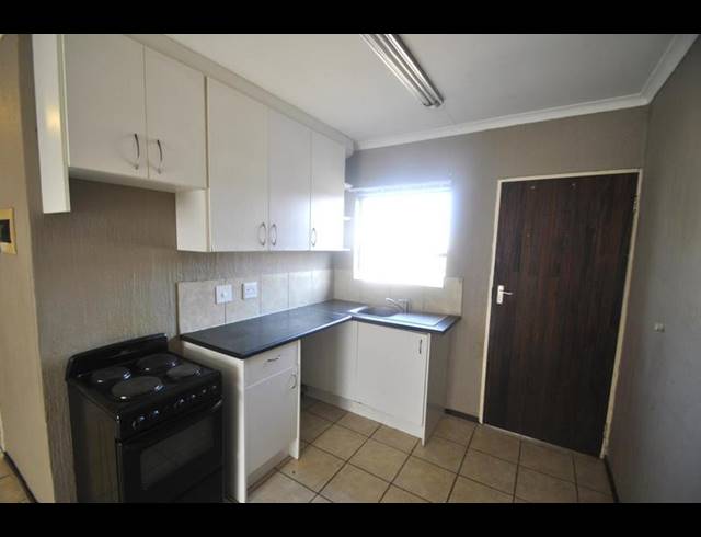 2 BEDROOM TOWNHOUSE FOR SALE IN DAWN PARK